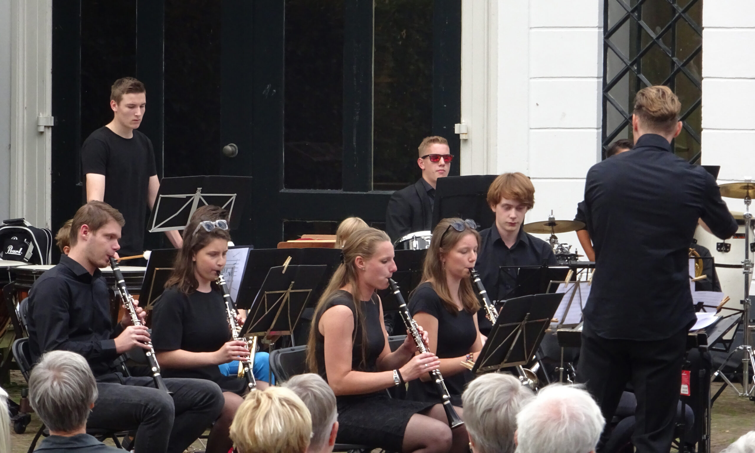 Jonge muzikanten van het Klein Harmonieorkest